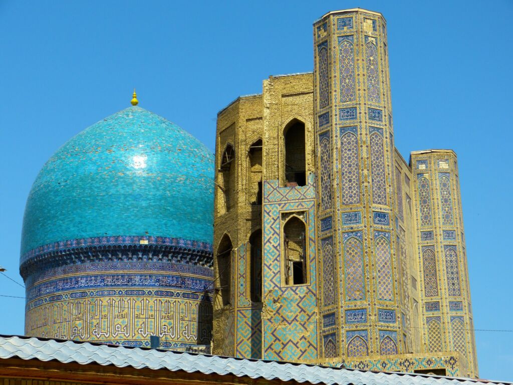Scopri cosa vedere in Uzbekistan, quanti giorni dedicarli, quando andare e come strutturare al meglio l'itinerario di viaggio!