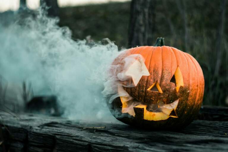 Halloween all’estero: tradizioni “spaventose” dal mondo e come festeggiarle in viaggio
